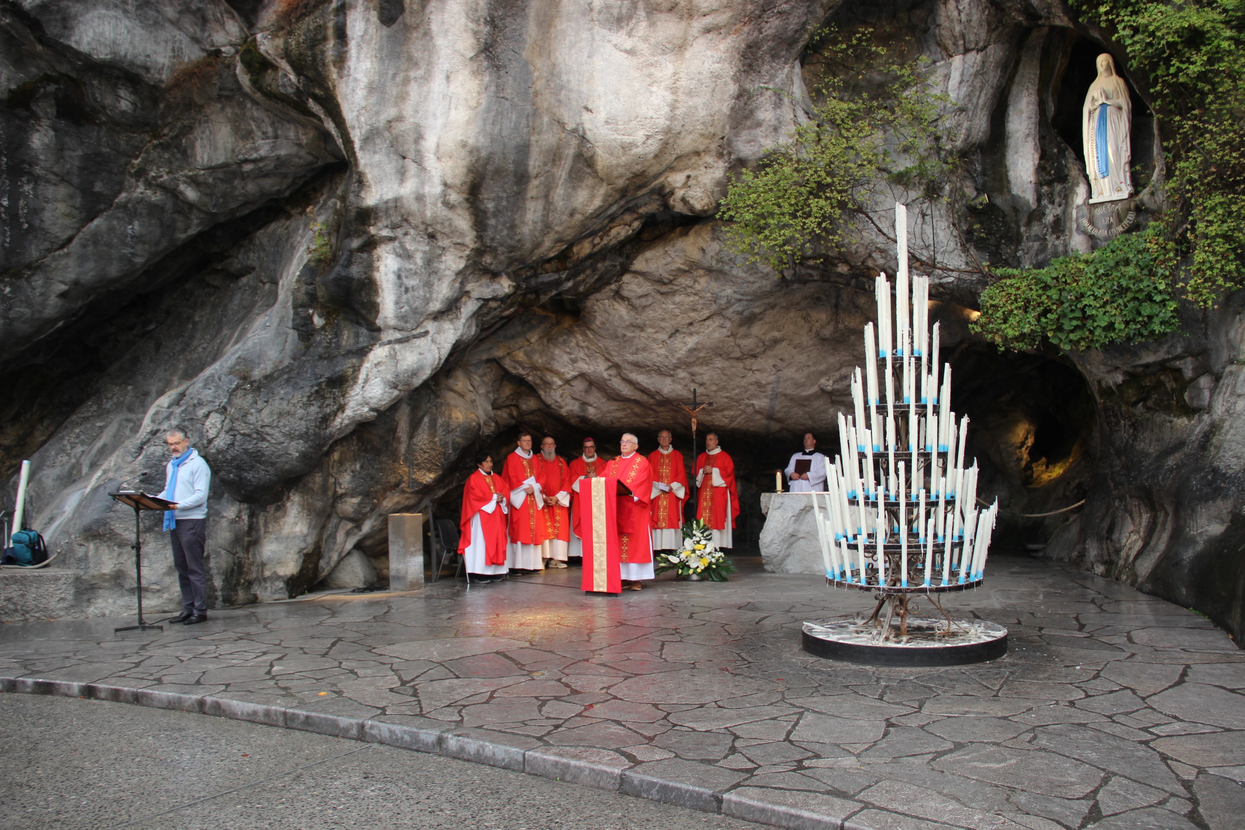 Messe à la Grotte