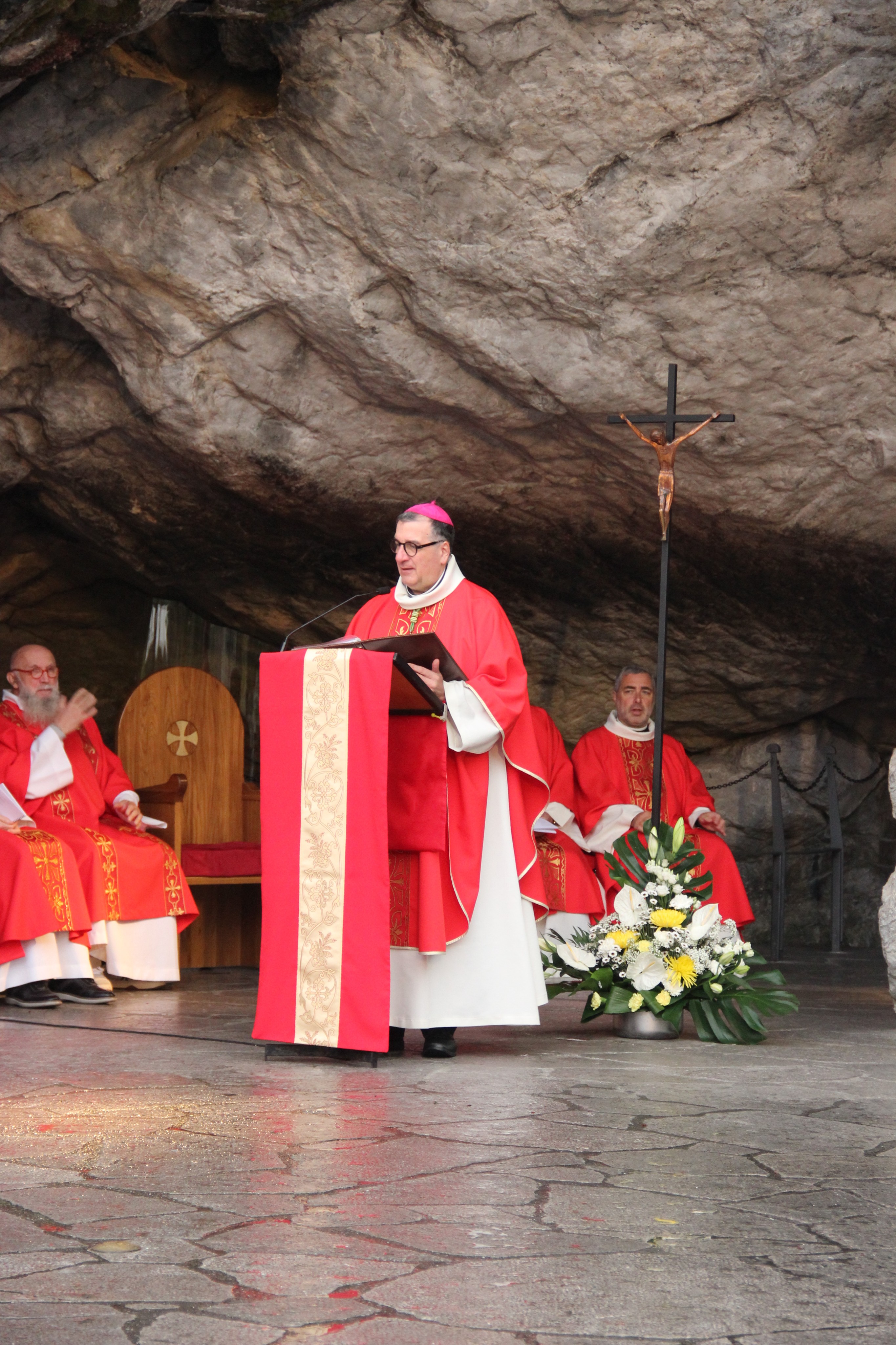 Messe à la Grotte